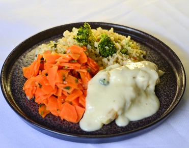 Filé de Peixe Gratinado, Arroz Integral com Brócolis e Cenoura Congelado