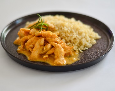 Strogonoff de Frango e Arroz Integral